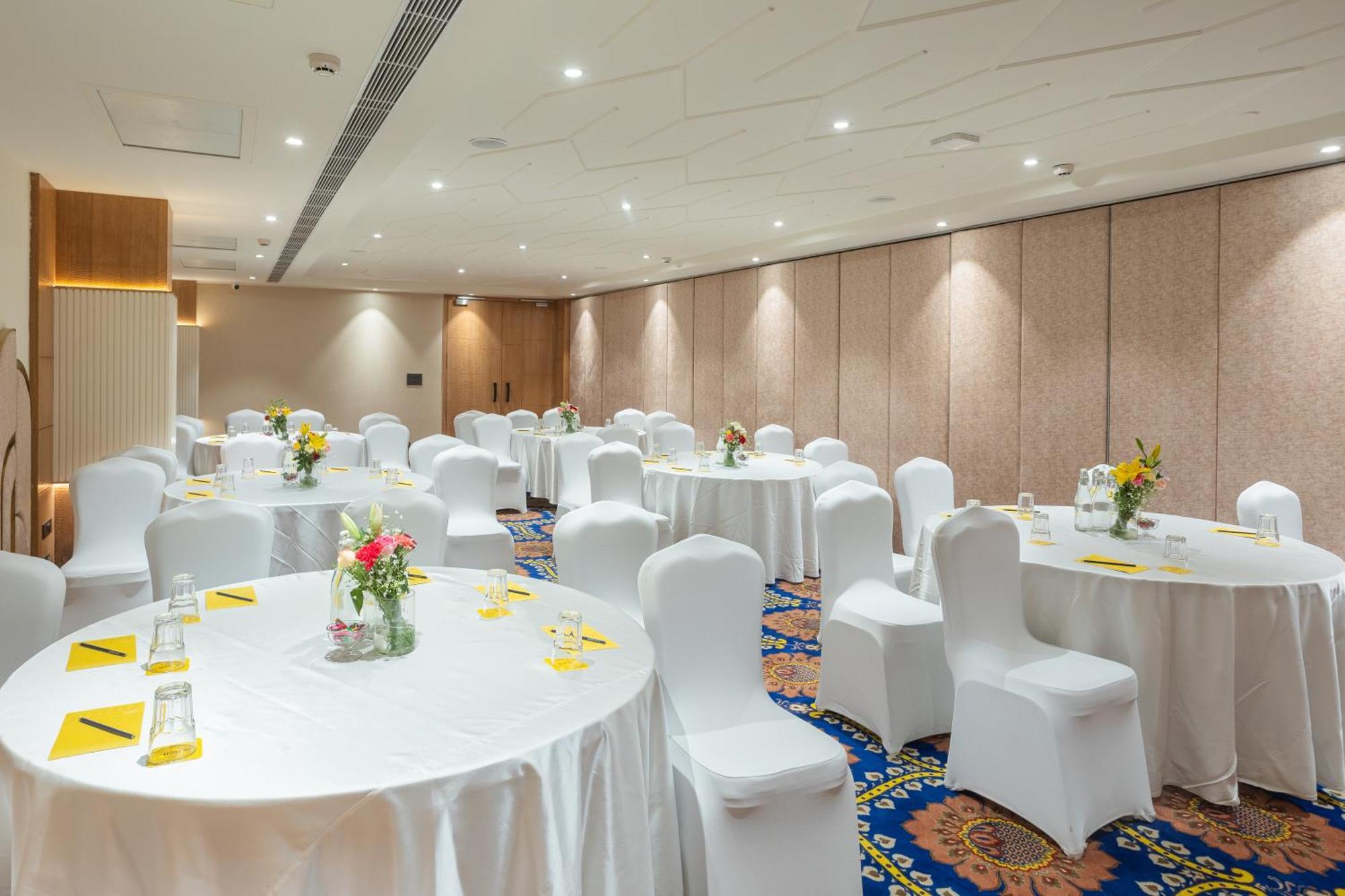 Hotel Golden Tulip Jaipur Exterior foto